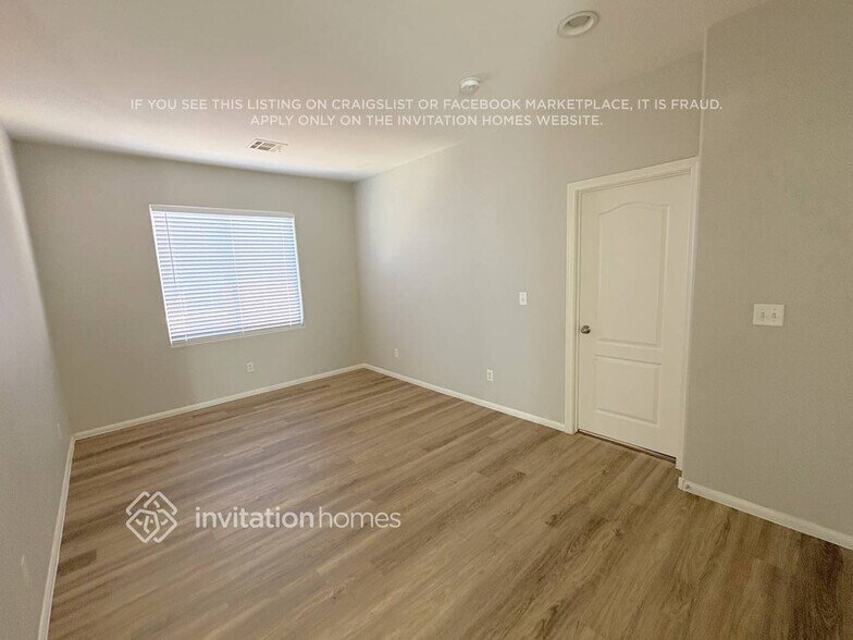 Building Photo - 720 Easter Lily Pl