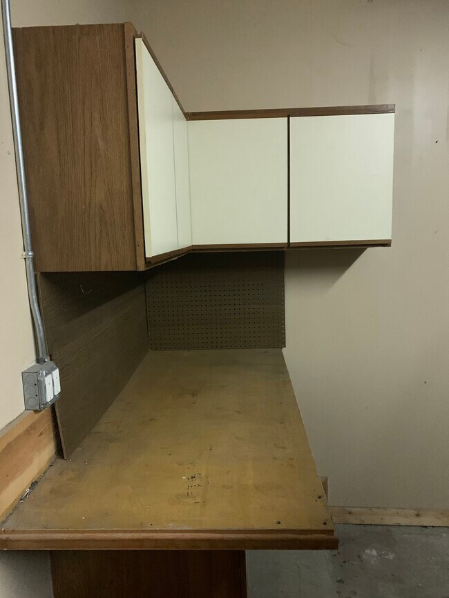 Garage work bench with cabinets - 51870 Adler Park Dr E
