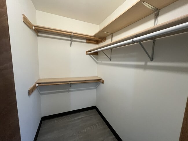 Building Photo - 2310 Valley Rd