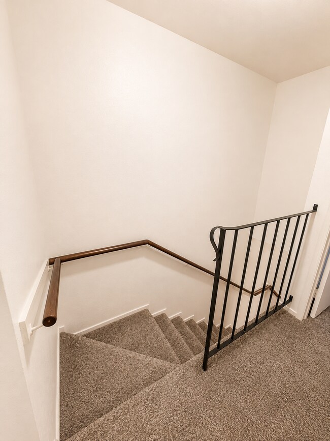 Building Photo - $1595 Moves You In - No August 2026 Rent - Two Bedroom must see! Parking On Site - Laundry On Site