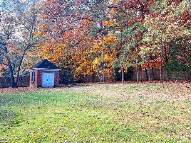Building Photo - 702 Carriage Hill Rd