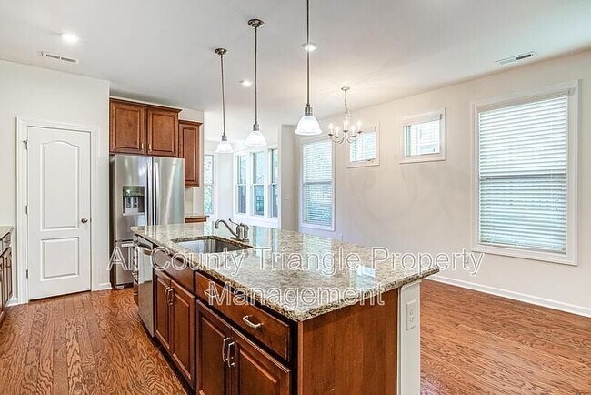 Building Photo - 728 Lampwick Ln