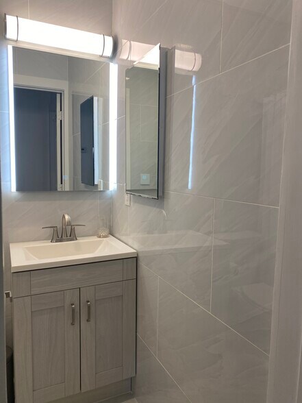 Vanity - 1220 NE 5th Ter