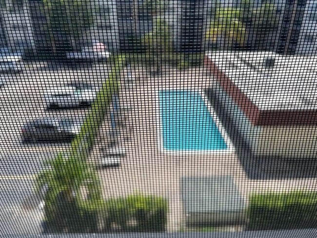 Building Photo - 220 SW 9th Ave