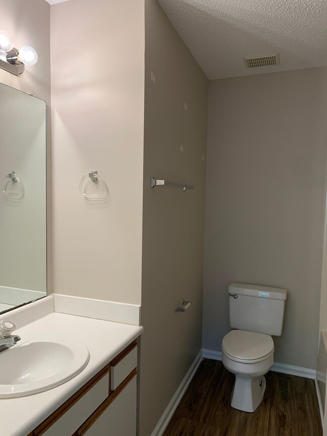 Building Photo - 2114 Wisteria Dr