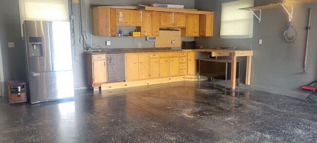 Building Photo - Small town Macon!