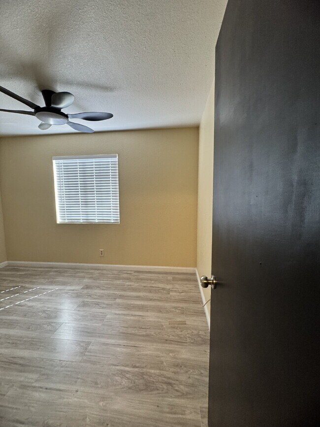 Building Photo - 4BR - 3BA two-story with pool