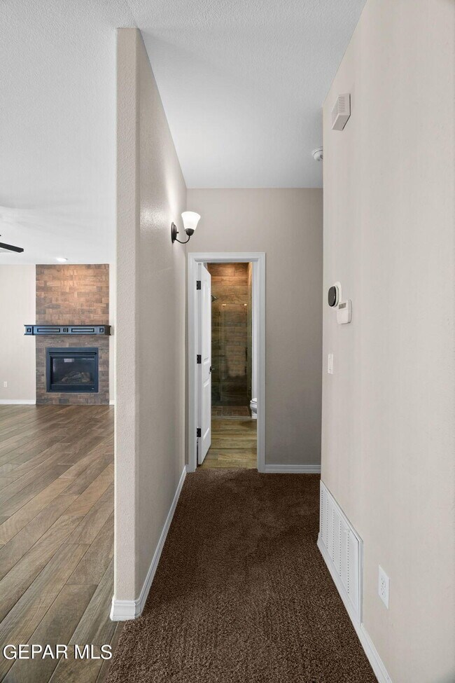 Building Photo - 7877 Enchanted View Dr