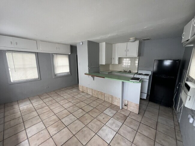 Building Photo - All Bills Paid - Studio for Rent