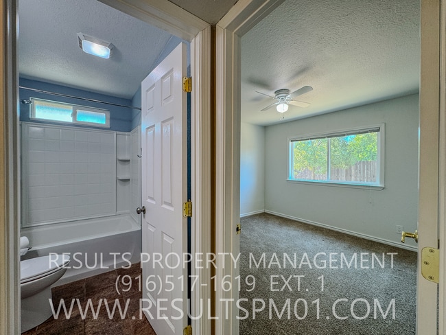Building Photo - Charming Roseville Corner-Lot Home with RV...
