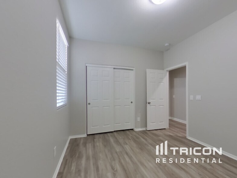 Building Photo - 18084 W Tina Ln