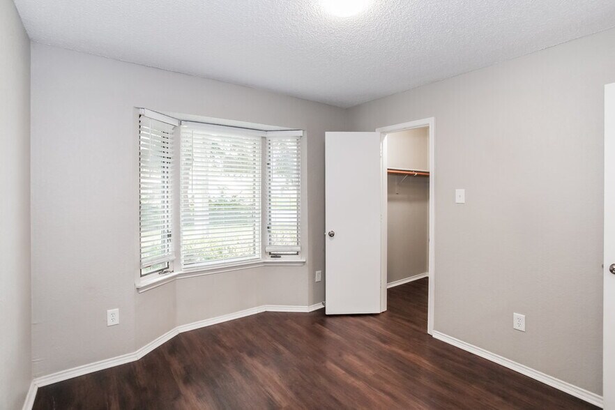 Building Photo - 2614 Berkshire Ln