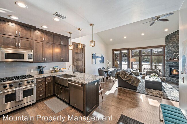 Building Photo - 2 br, 2 bath House - 3793 Blackstone Drive...