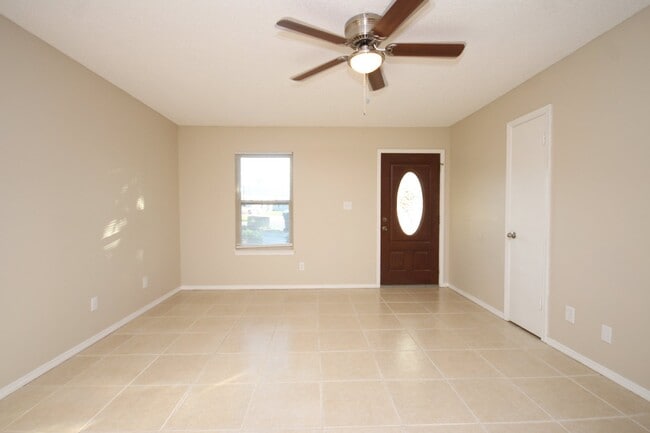 Building Photo - 3-Bedroom Home on Quiet Cul-De-Sac in Northeast Pensacola with Fully Fenced Yard – Available Marc...