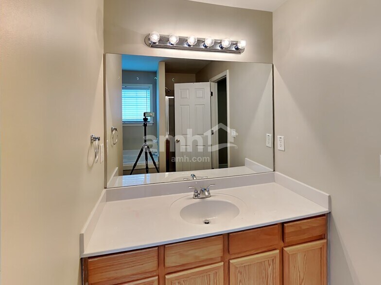 Building Photo - 219 Highland Falls Dr