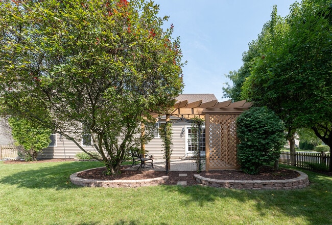 Building Photo - 1065 Red Clover Dr