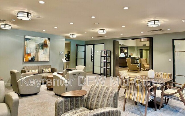 Building Photo - 330 E Las Colinas Blvd