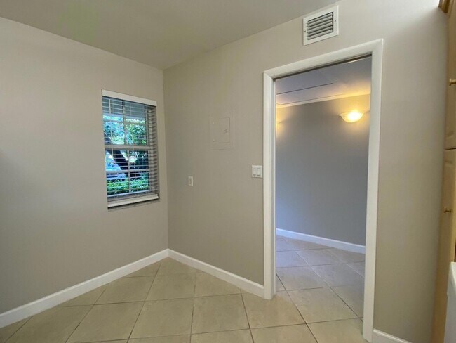 Building Photo - 3051 N Course Dr