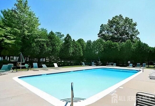 Building Photo - 90 Almond Dr