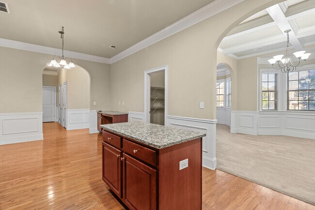 Building Photo - 1023 Iris Glen Dr