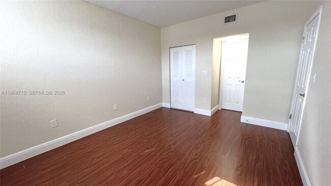 Building Photo - 2860 N Oakland Forest Dr