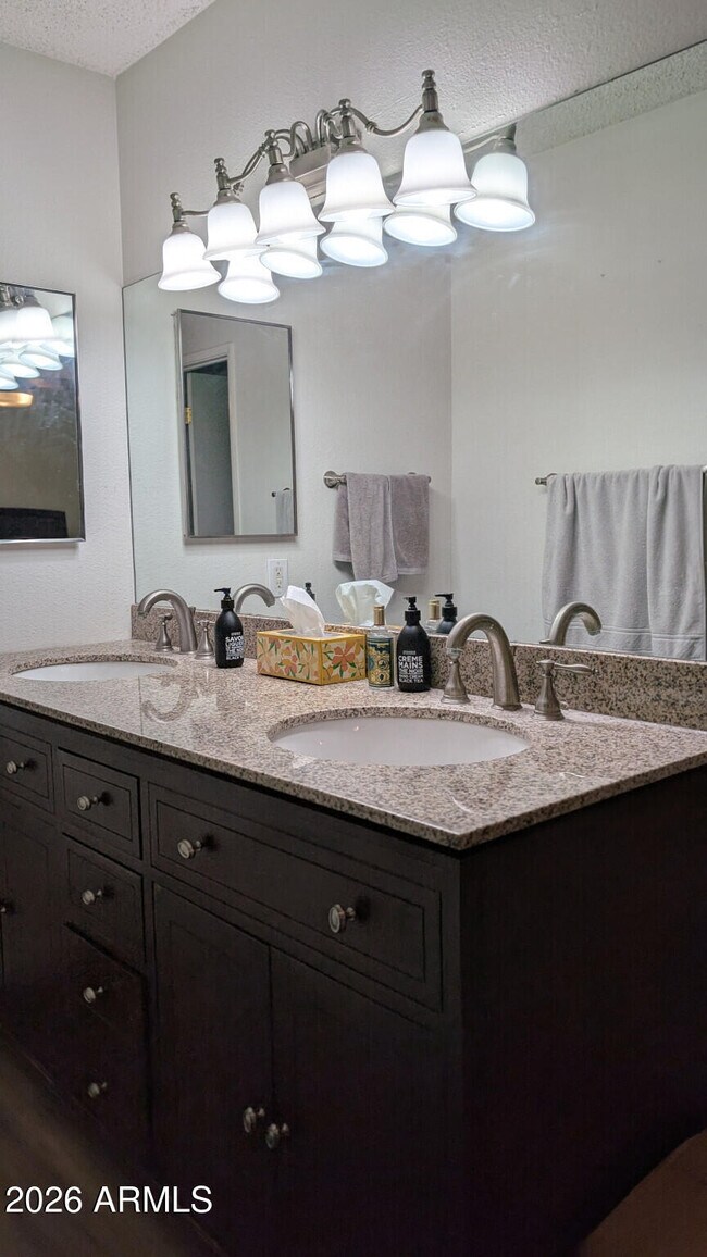 Building Photo - 4344 W Sandra Cir