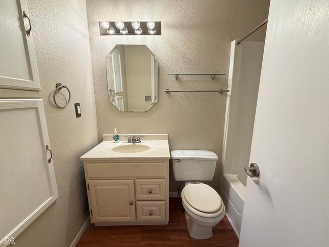 Building Photo - 911 Sunset Dr