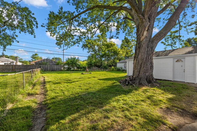 Building Photo - 11259 Chapp Ave