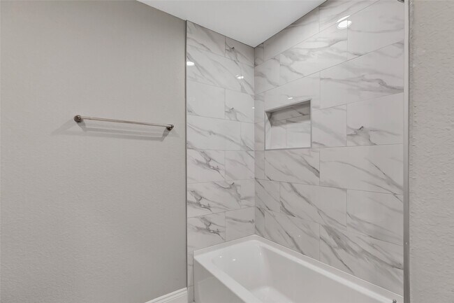 Building Photo - 214 Kickapoo Dr