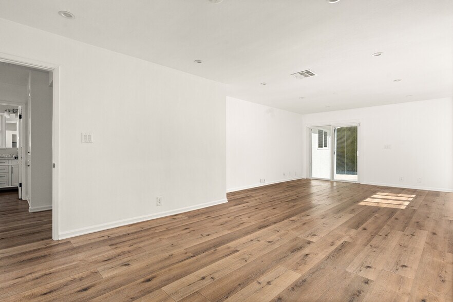 Building Photo - 5840 Allott Ave