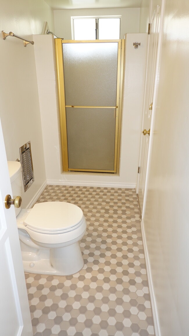 2nd Bathroom - 4715 Allott Ave