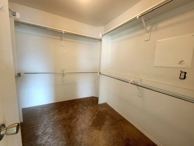 Building Photo - 1319 Periwinkle Dr