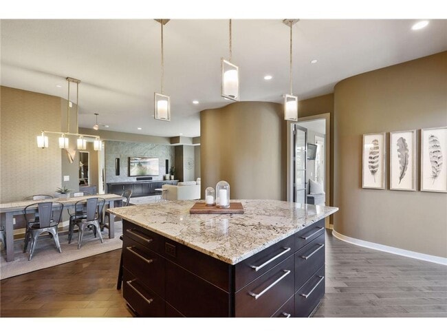 Building Photo - 555 Oak Ridge Pl