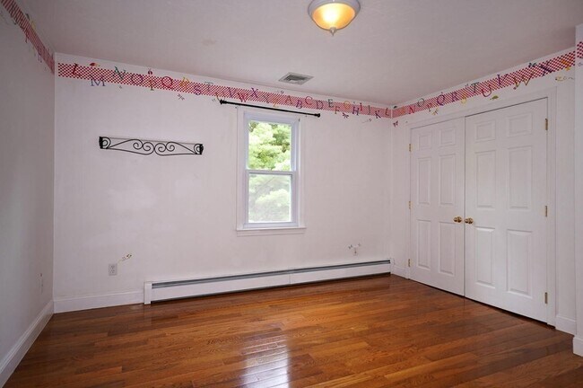 Building Photo - 144 Parmenter Rd