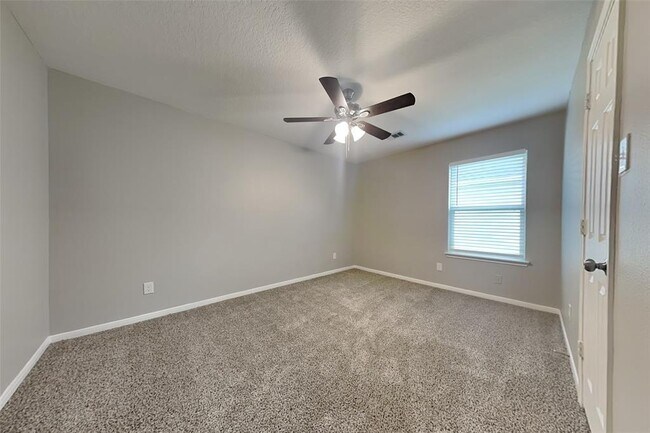 Building Photo - 9915 Tulip St