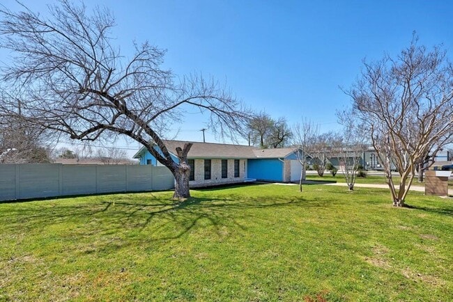 Building Photo - 801 Salem Ln