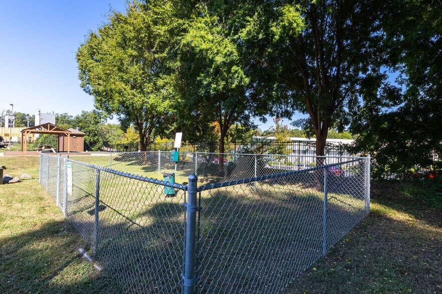 Building Photo - Furnished Studio-Columbia - West - Stoneridge Dr.