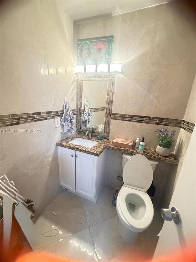 Building Photo - 3001 NW 4th Terrace