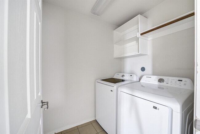 Building Photo - 6419 Calgary Woods Ln