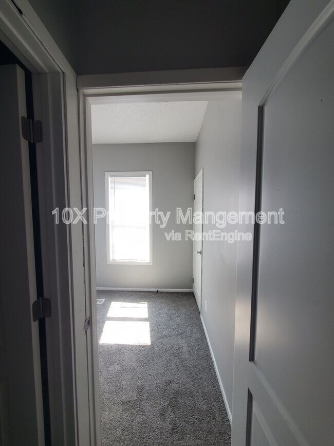 Building Photo - 100 N Harris Ave