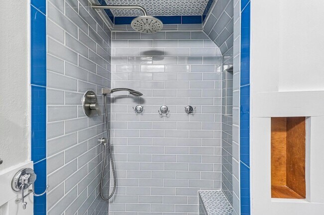 Building Photo - 4315 Bellvue Ave