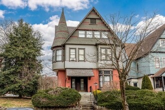 Building Photo - 634 Greenup St