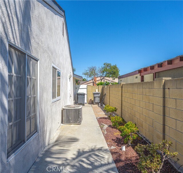 Building Photo - 3518 Ramona Dr