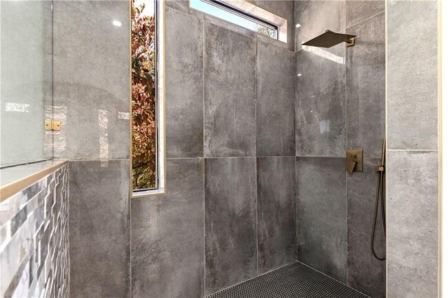 Building Photo - 3600 Lower Roswell Rd