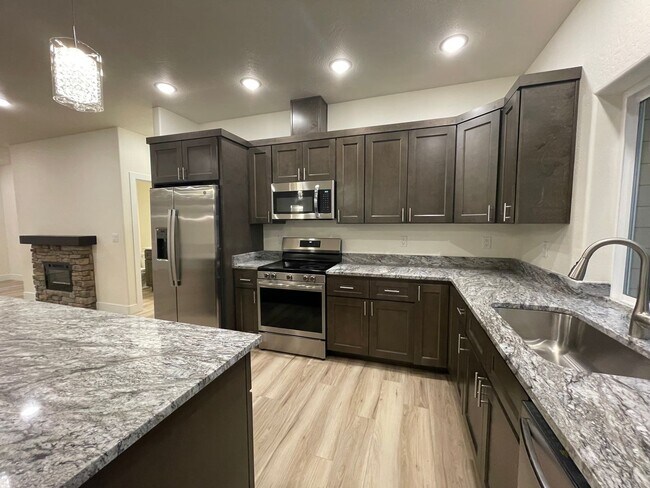 Building Photo - 410 4th St