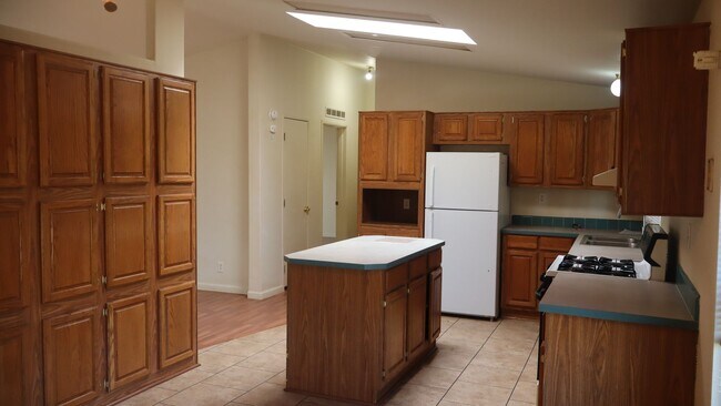 Building Photo - 6206 S Ranch Rd