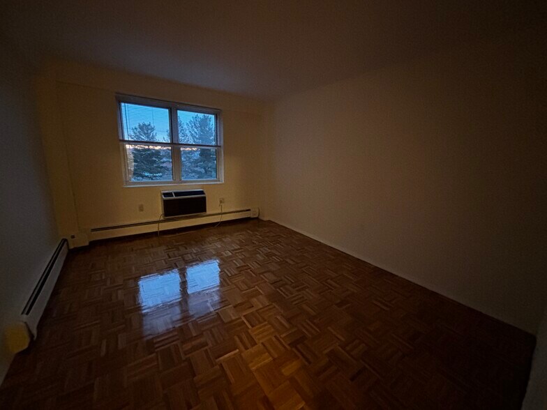 Building Photo - 109 Babcock St