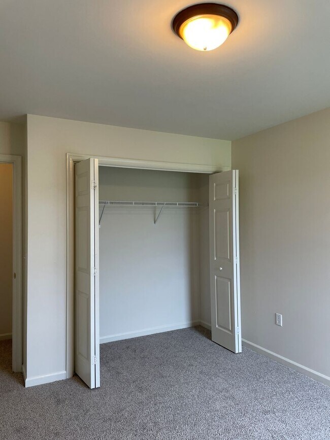 Building Photo - 3 Bed 3 Bathroom Townhouse In Marietta