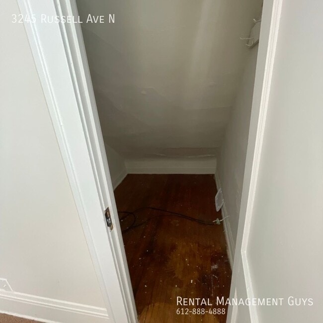 Building Photo - Charming 2 Bed/1 Bath + Den for Rent!