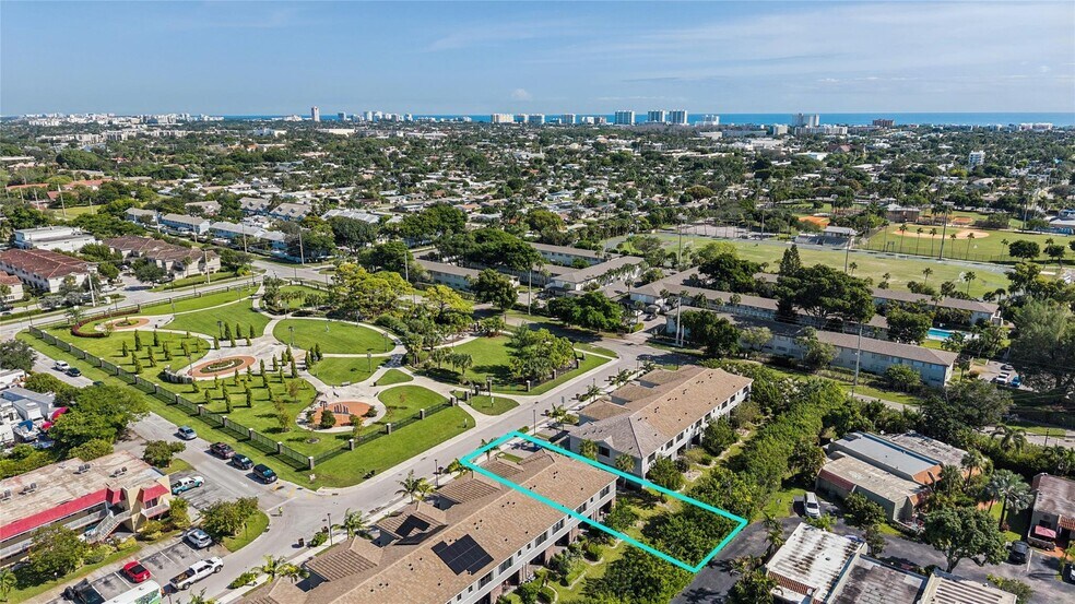 Building Photo - 180 SE 5th Ct